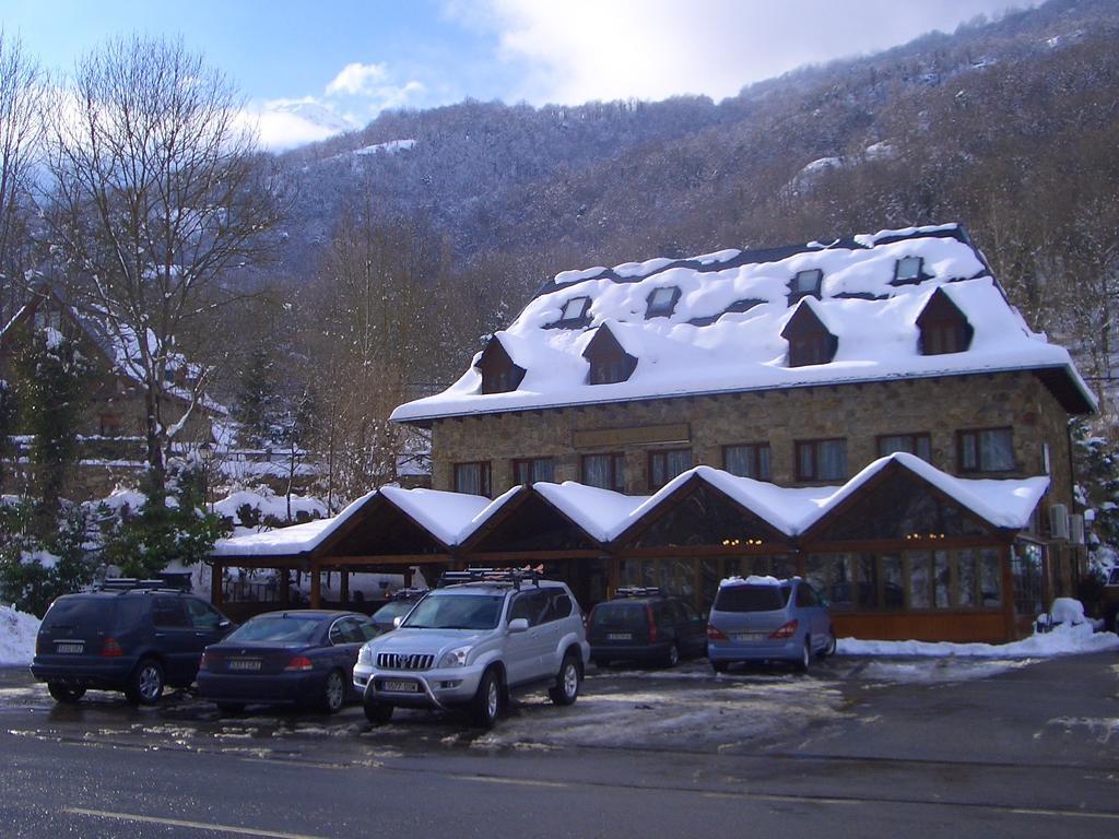 Ostau Dera Nheu Hotel Les Bagian luar foto